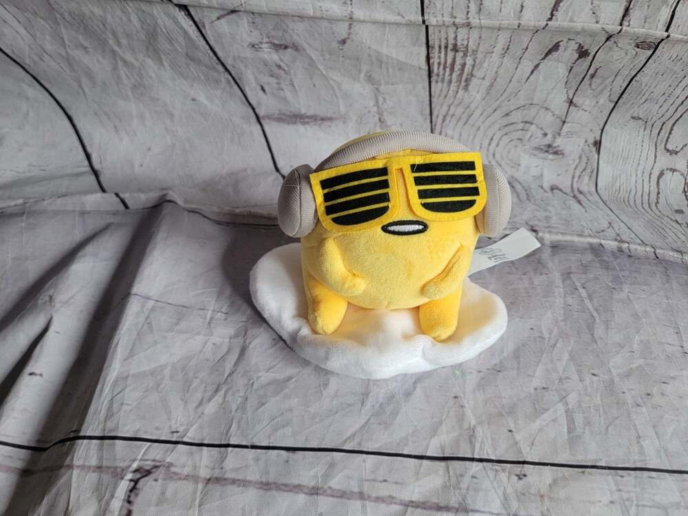 Sanrio Gudetama The Lazy Egg Small Plush Toy Headphones Sunglasses 4 in Gund